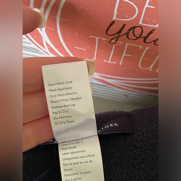 NWT *Tommy* fleece lined scarf - Picture 8 of 11